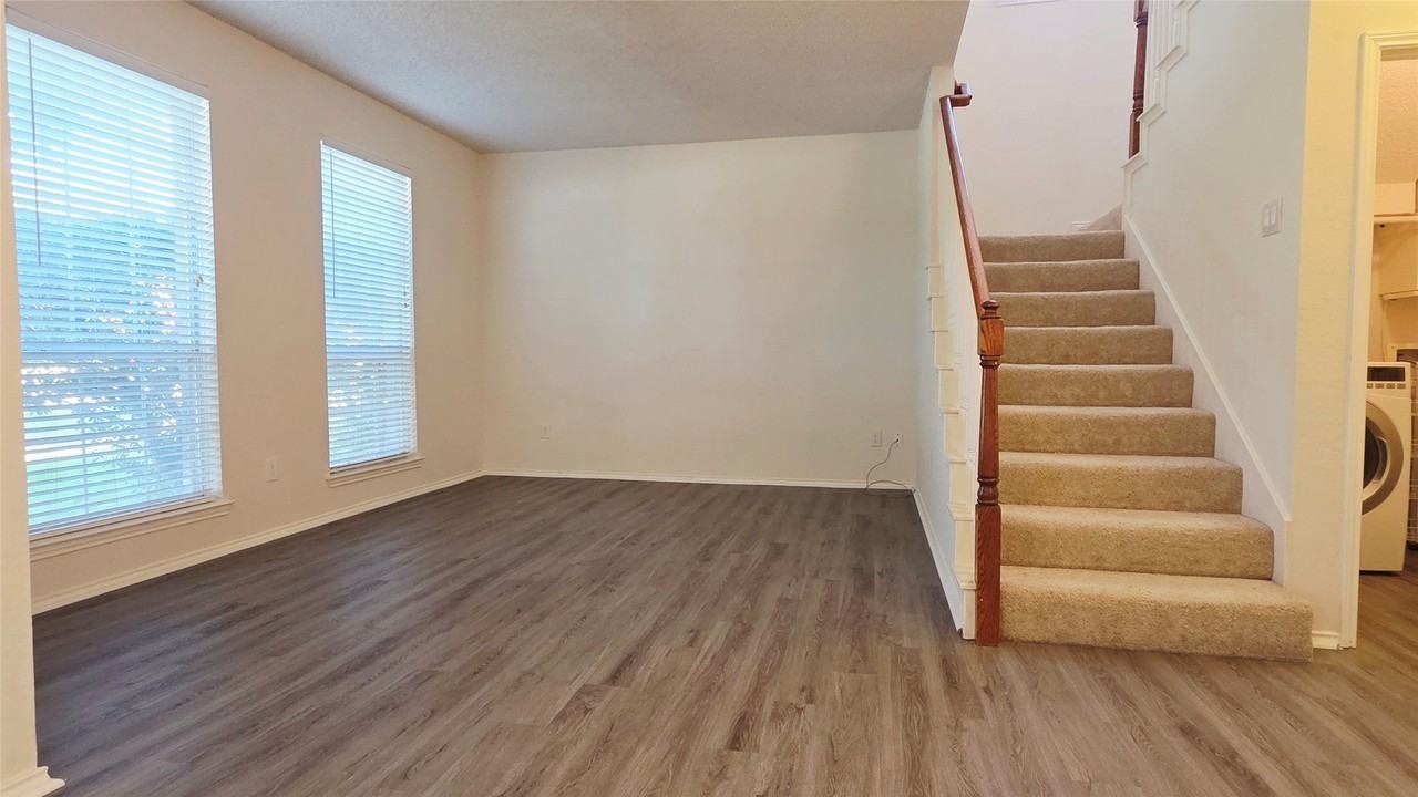 3948 Windford Dr - Photo 2 of 27