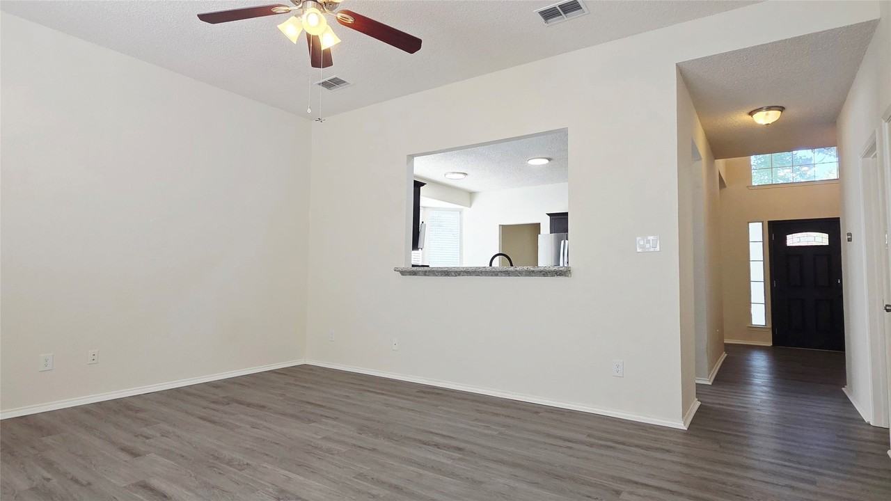 3948 Windford Dr - Photo 4 of 27