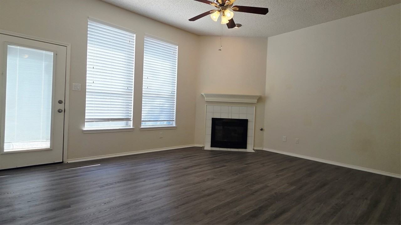3948 Windford Dr - Photo 6 of 27