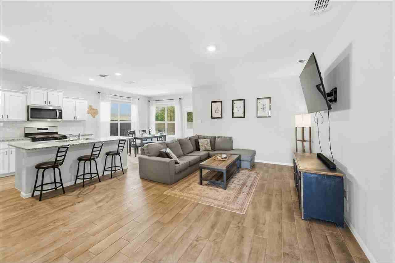 8420 Berry Crest St - Photo 4 of 26