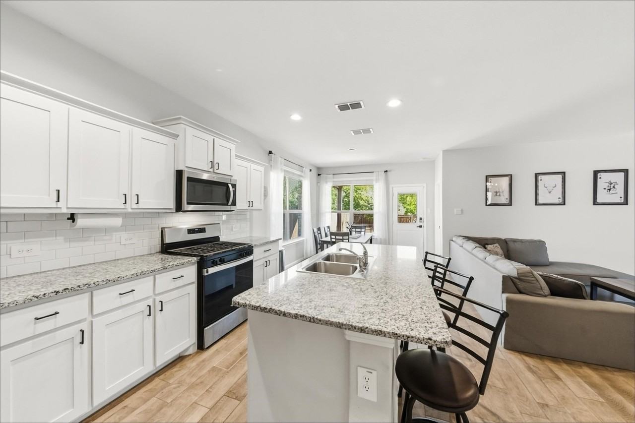 8420 Berry Crest St - Photo 6 of 26