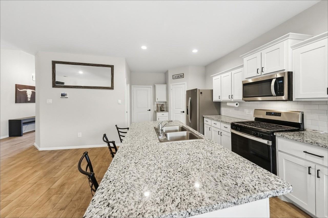 8420 Berry Crest St - Photo 7 of 26
