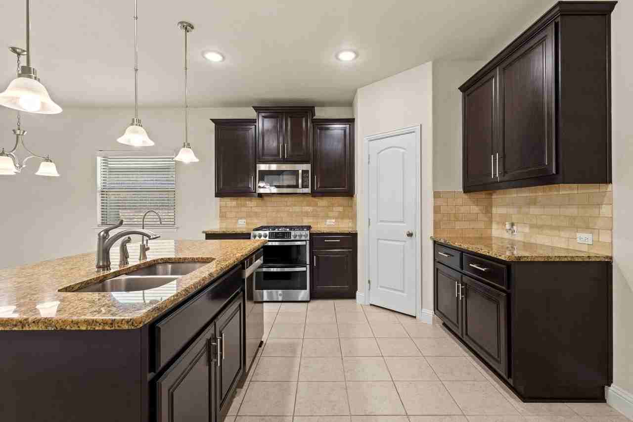 7822 Cottonwood Dr - Photo 3 of 26