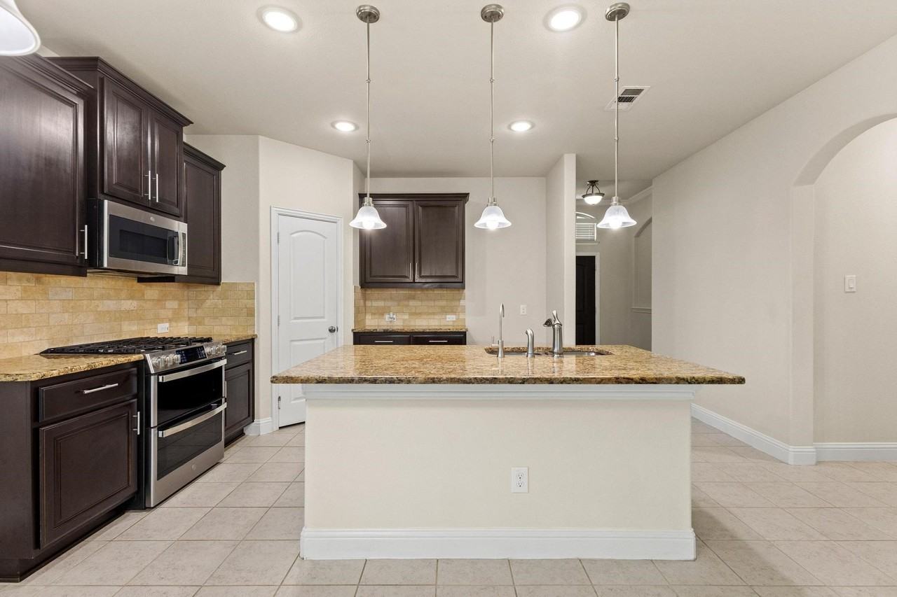 7822 Cottonwood Dr - Photo 4 of 26