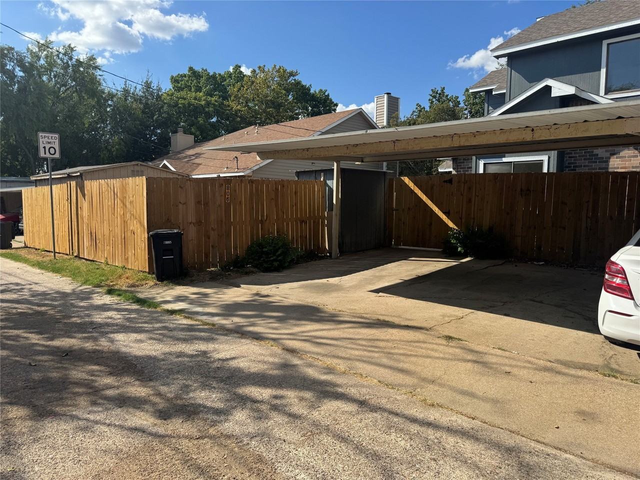 806 Binbrook Dr - Photo 2 of 13