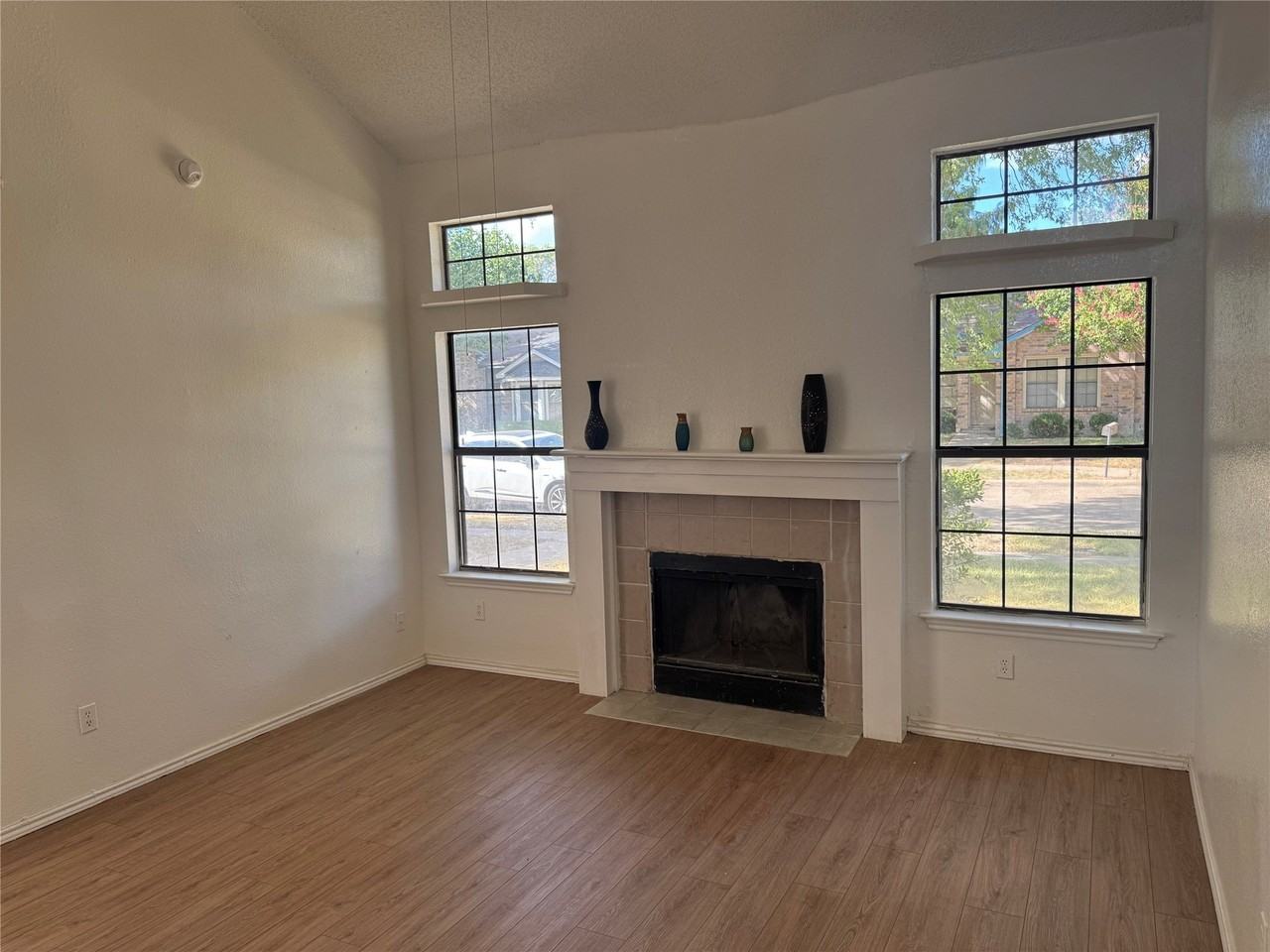 806 Binbrook Dr - Photo 3 of 13