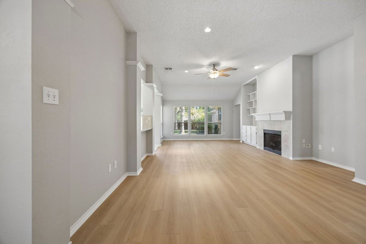 305 Fairfax Dr - Photo 3 of 25