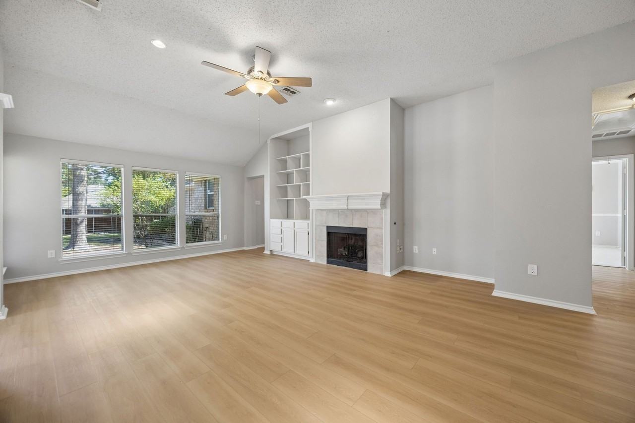 305 Fairfax Dr - Photo 4 of 25