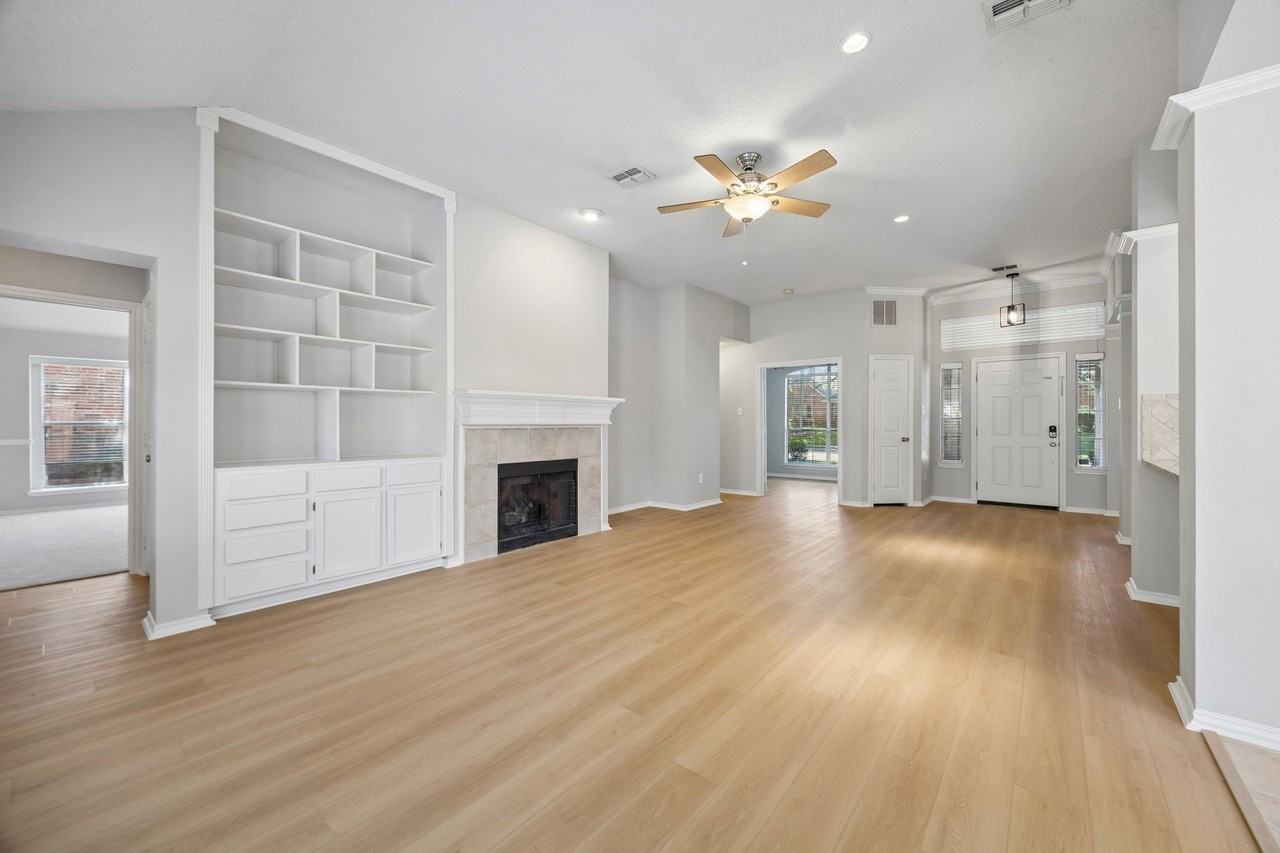 305 Fairfax Dr - Photo 5 of 25