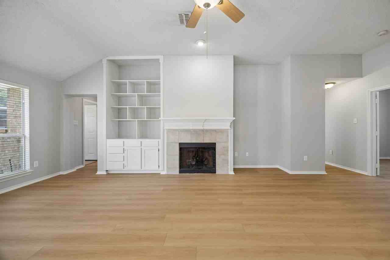 305 Fairfax Dr - Photo 6 of 25