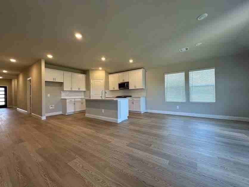 715 Buffalo Dr - Photo 4 of 21