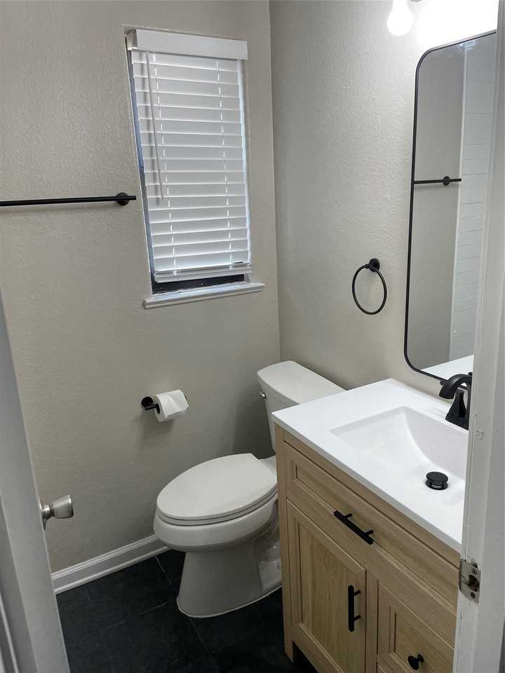 119 Nichols St - Photo 2 of 12