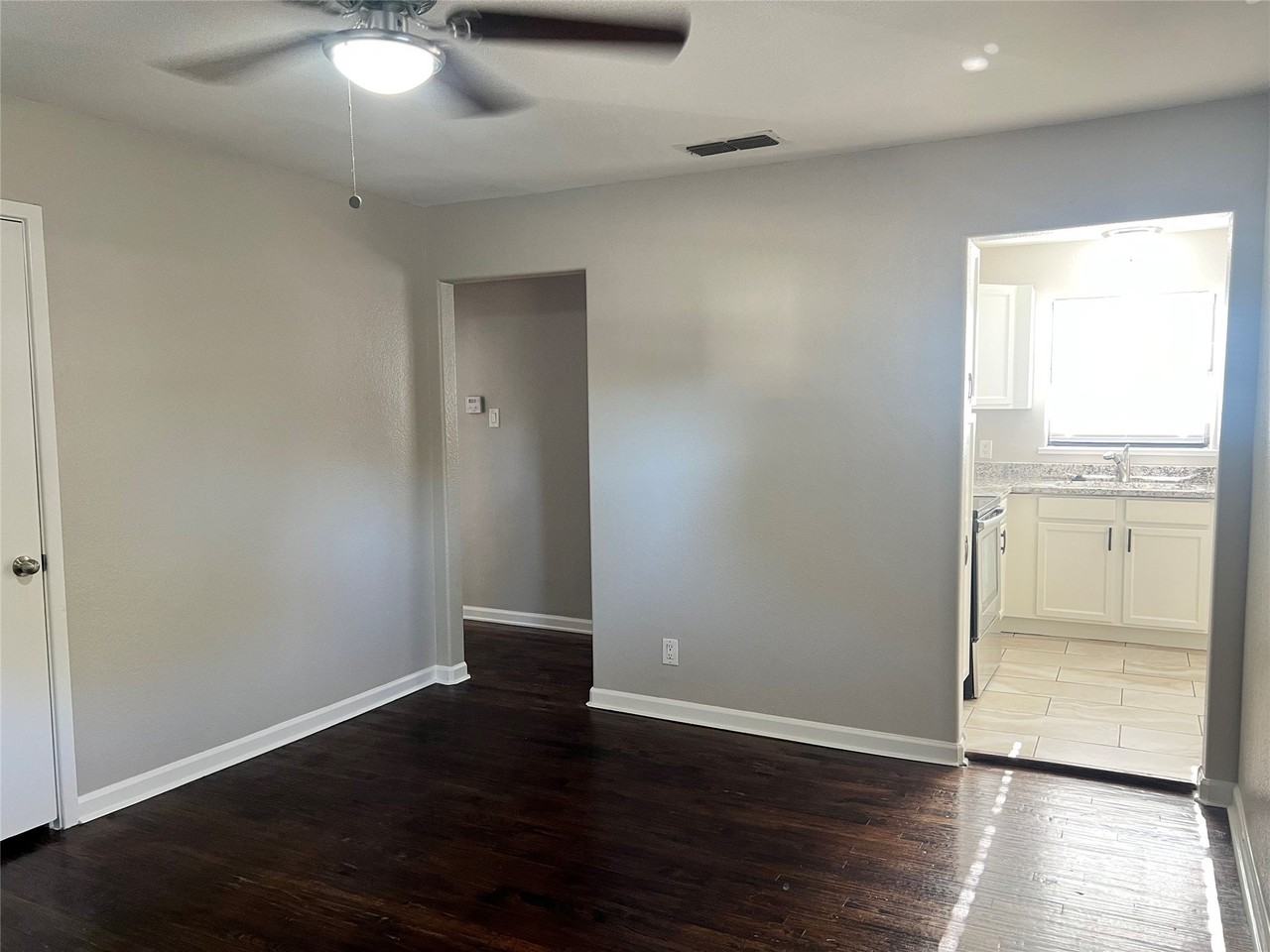 119 Nichols St - Photo 4 of 12
