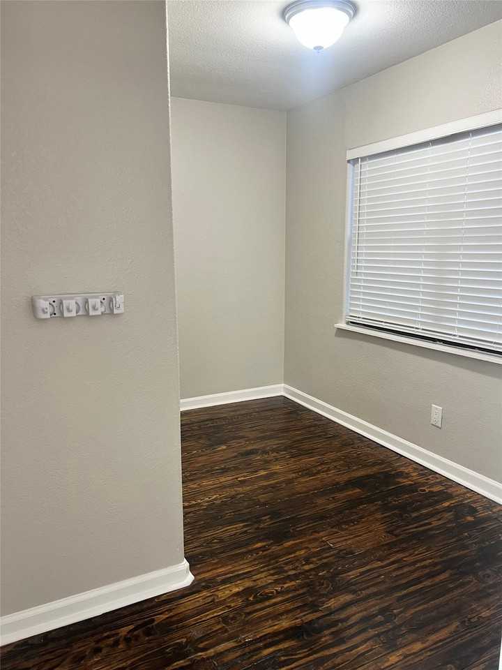 119 Nichols St - Photo 7 of 12