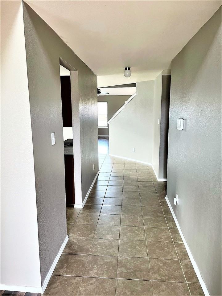 208 Dye Dr - Photo 2 of 29