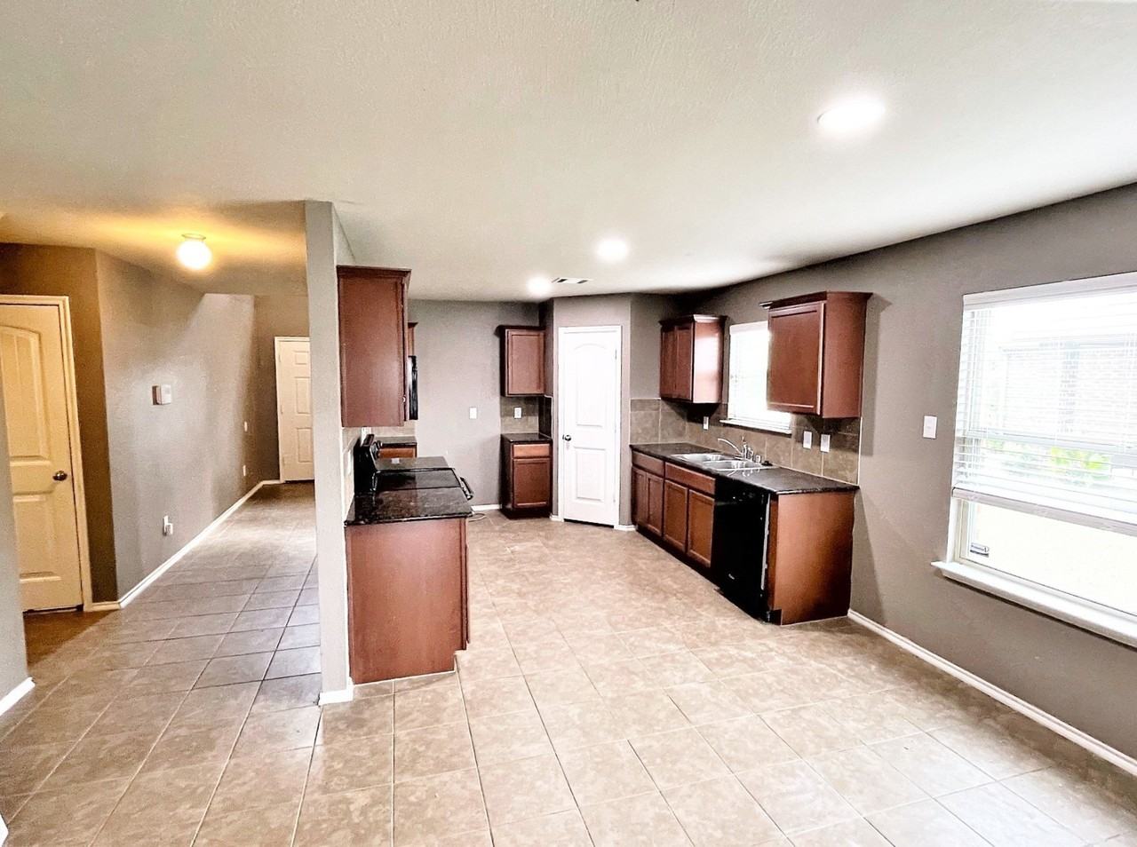 208 Dye Dr - Photo 5 of 29