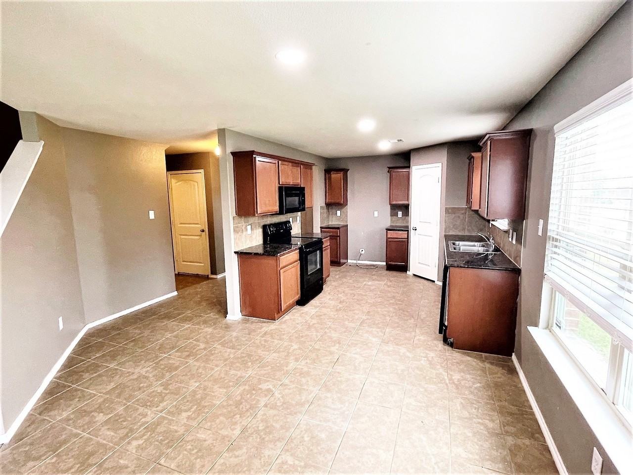208 Dye Dr - Photo 6 of 29