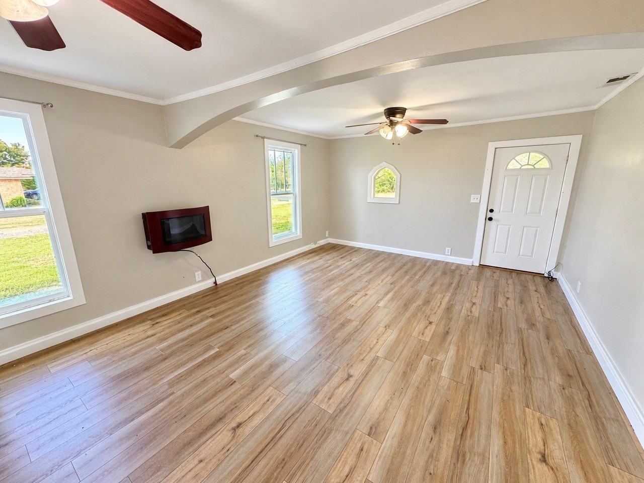 554 S Main St - Photo 2 of 11