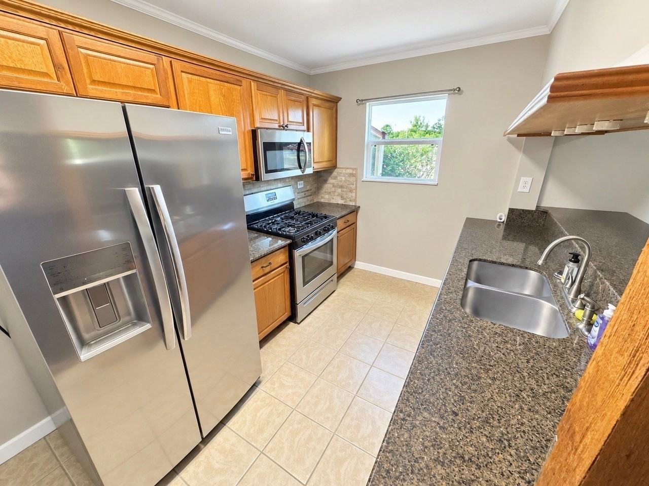 554 S Main St - Photo 3 of 11