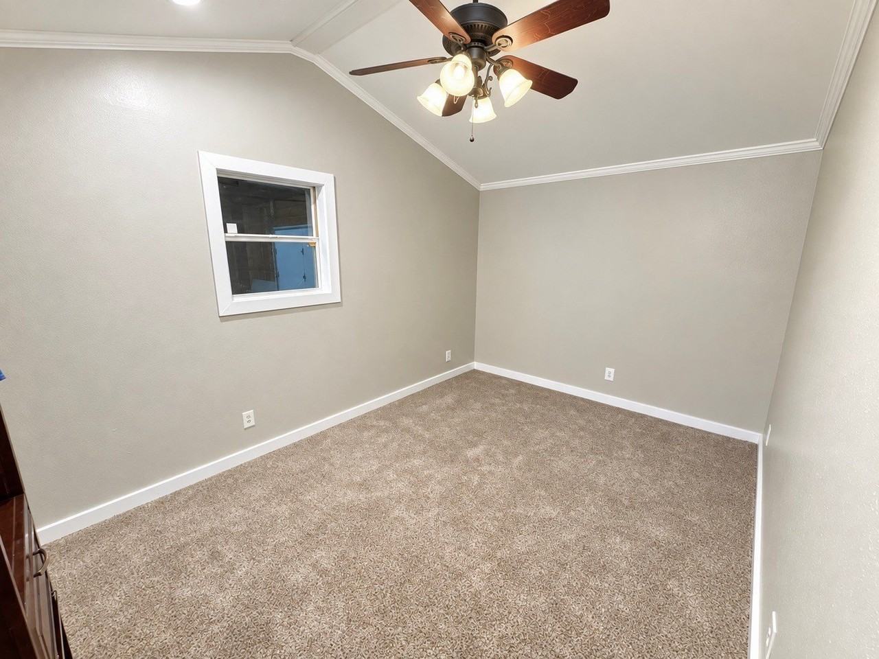 554 S Main St - Photo 6 of 11