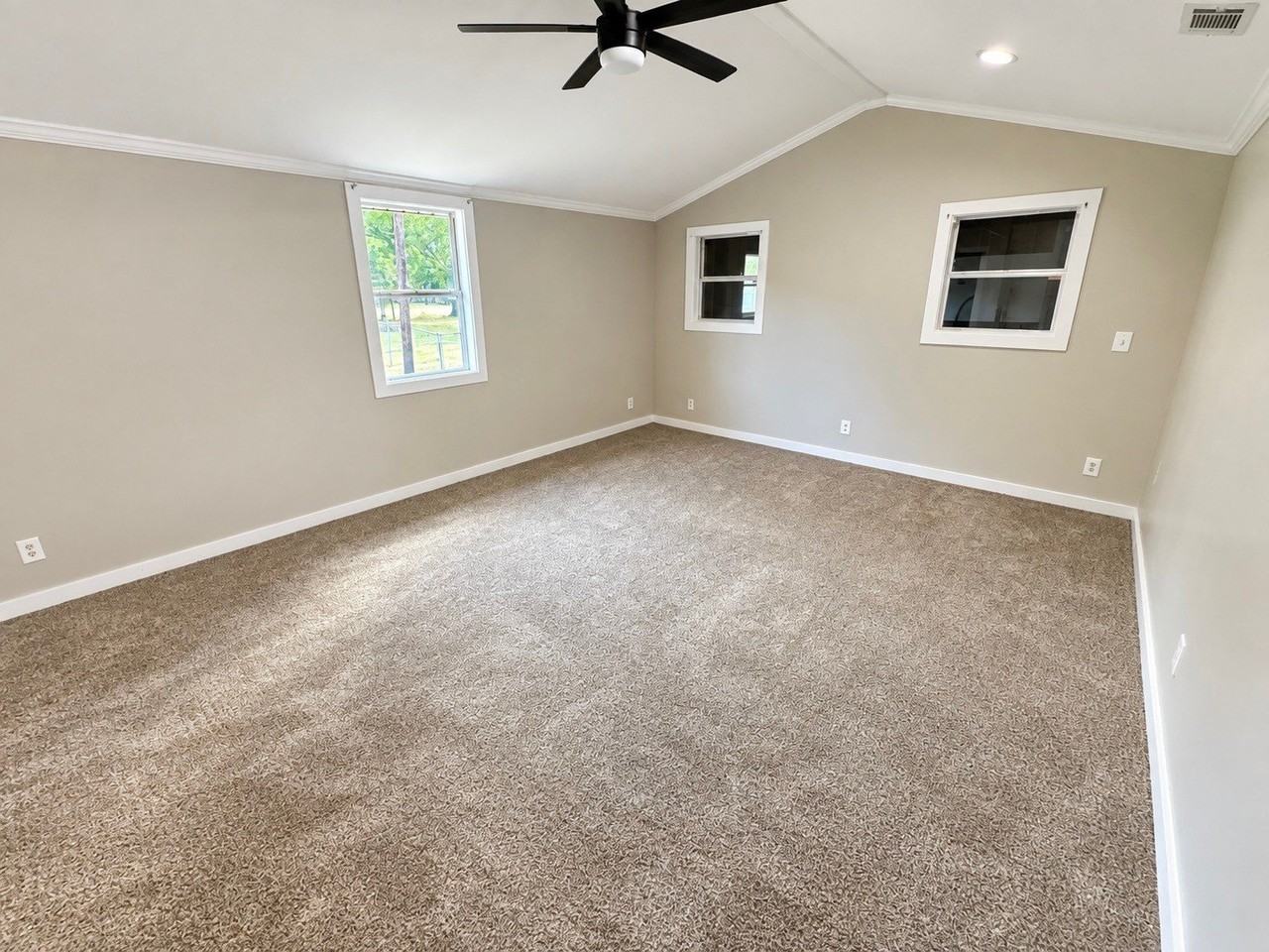 554 S Main St - Photo 7 of 11