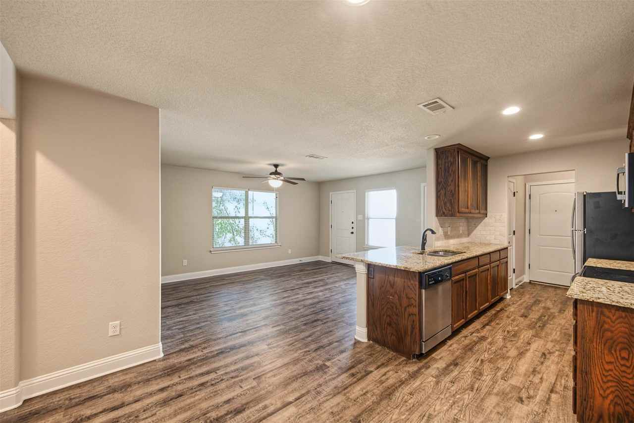 3216 Cherry Ln - Photo 7 of 32
