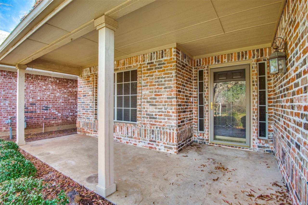1913 Piney Creek Blvd - Photo 2 of 24