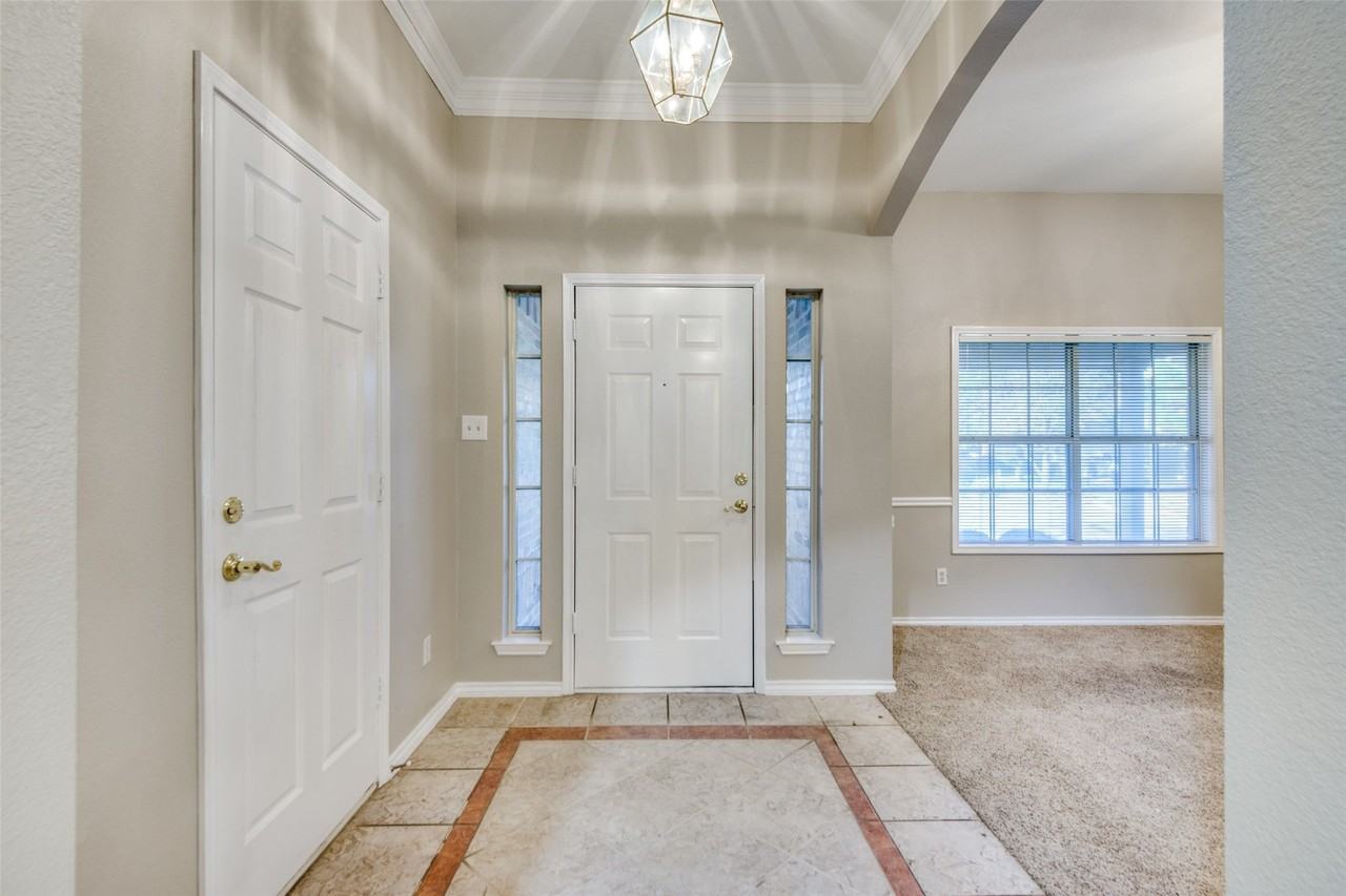 1913 Piney Creek Blvd - Photo 3 of 24
