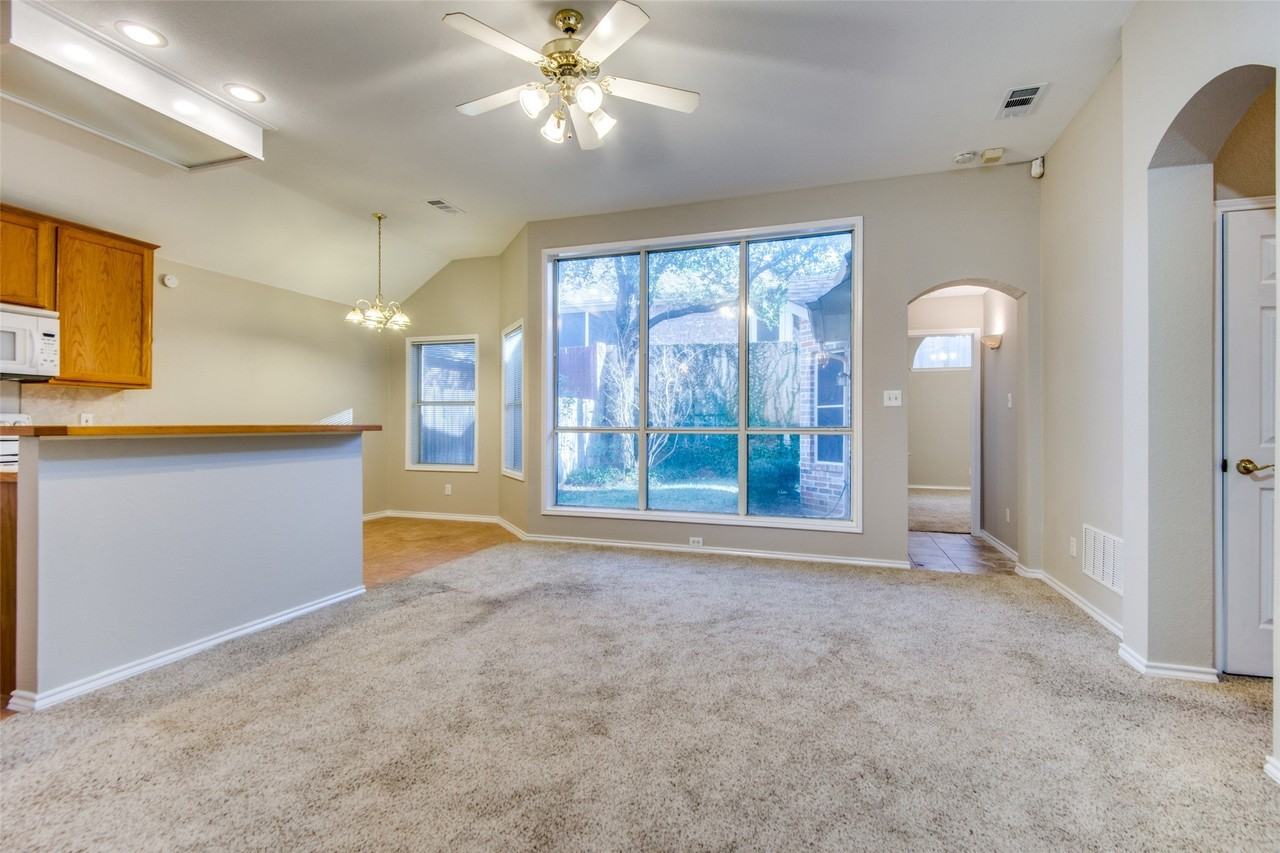 1913 Piney Creek Blvd - Photo 7 of 24