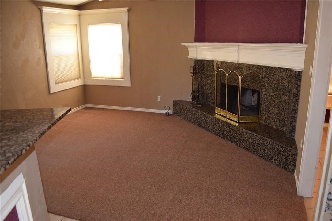 512 Rosewood Ln - Photo 2 of 17