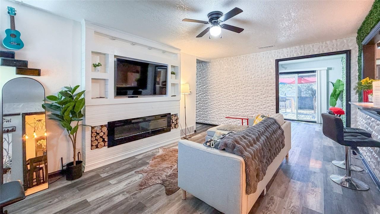 1805 El Paso St - Photo 3 of 24
