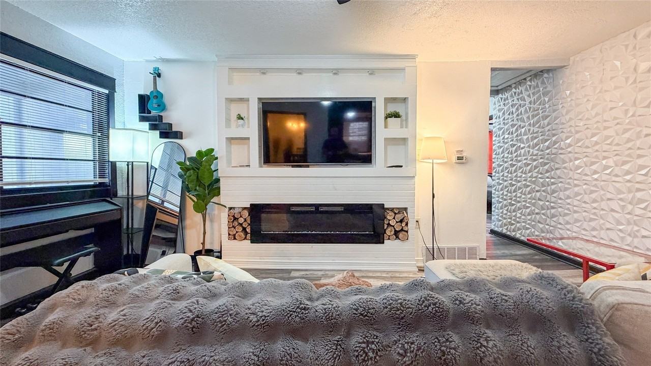 1805 El Paso St - Photo 6 of 24