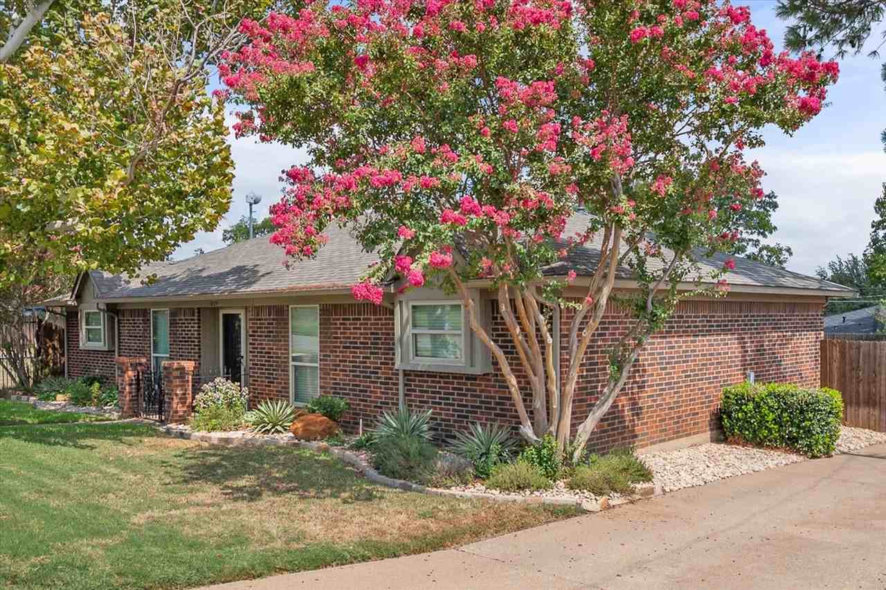 3204 Brown Trl - Photo 2 of 31
