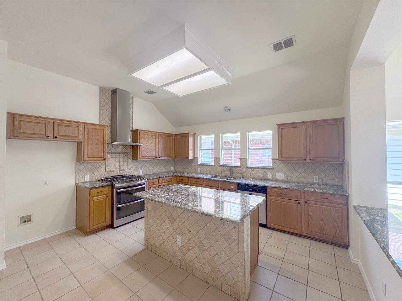 6734 Richmond Dr - Photo 5 of 18