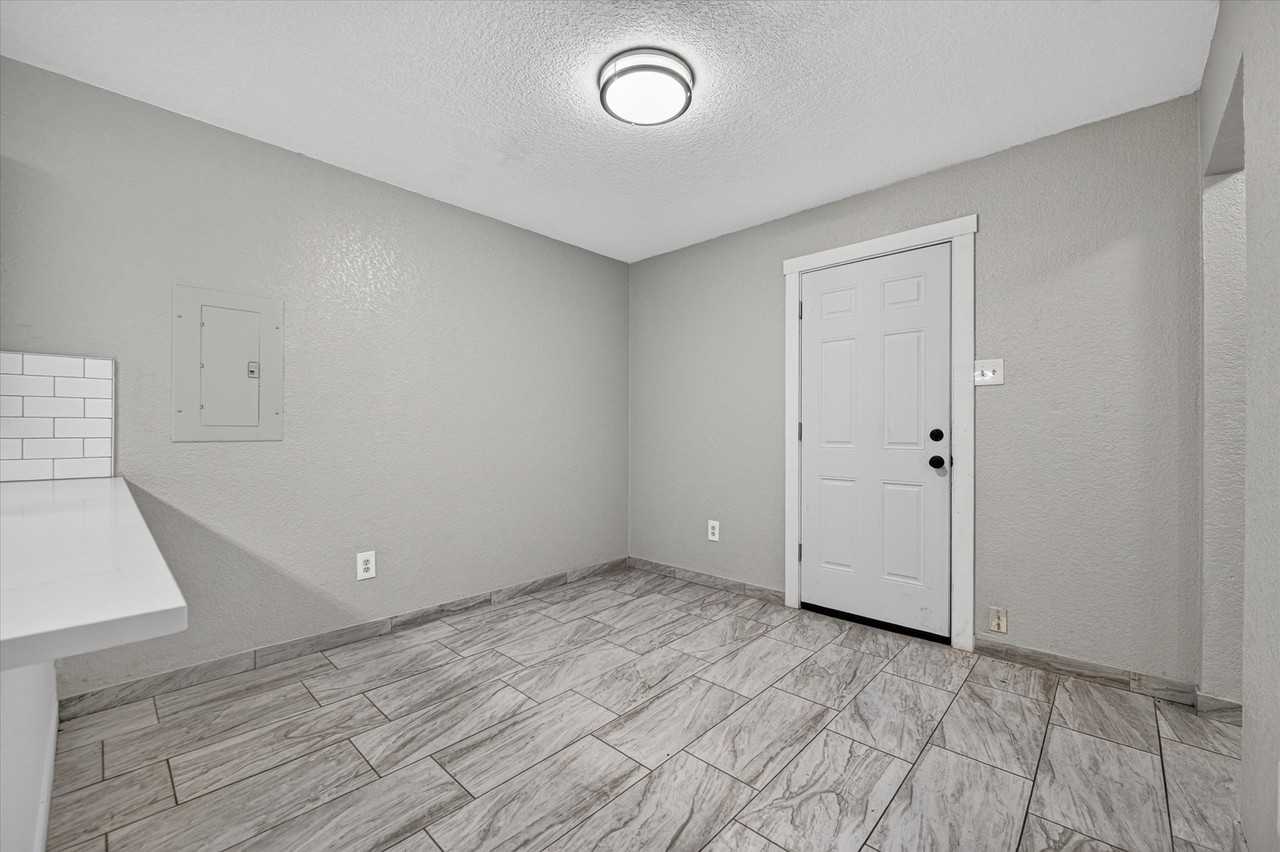 5304 Carol Ave - Photo 7 of 24