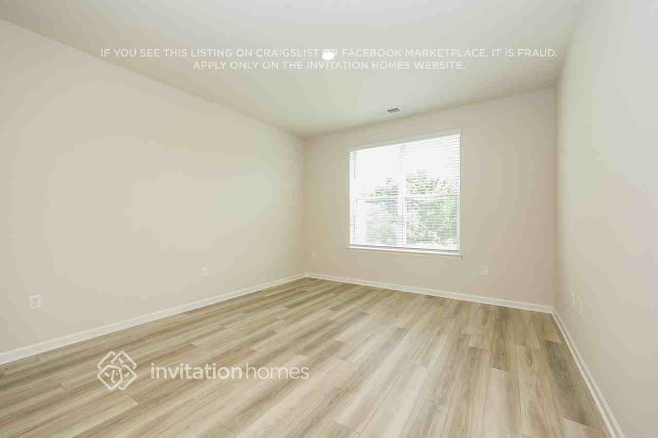 1061 Legacy Ct - Photo 5 of 24