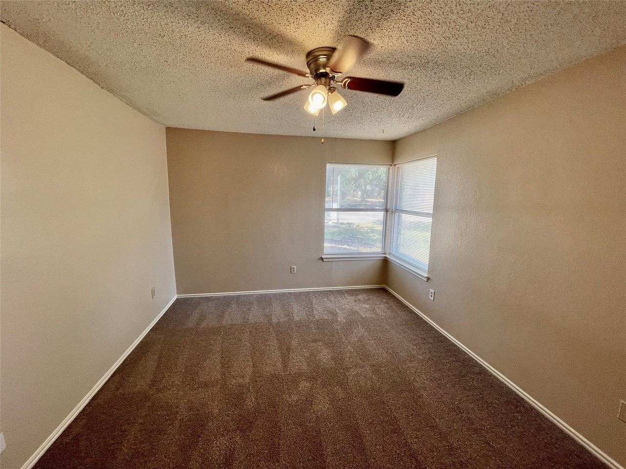 1204 Ross Ln - Photo 4 of 7