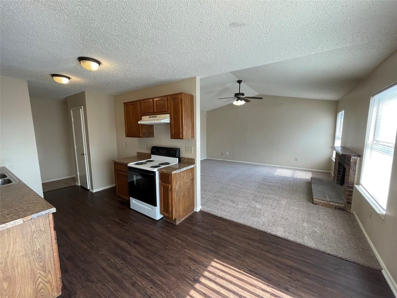 1204 Ross Ln - Photo 6 of 7