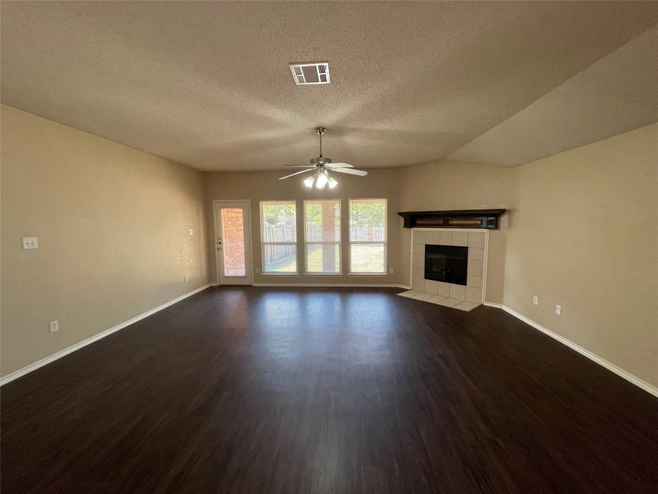 713 Horseshoe Ct - Photo 2 of 10