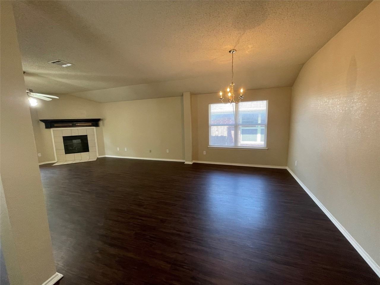713 Horseshoe Ct - Photo 3 of 10