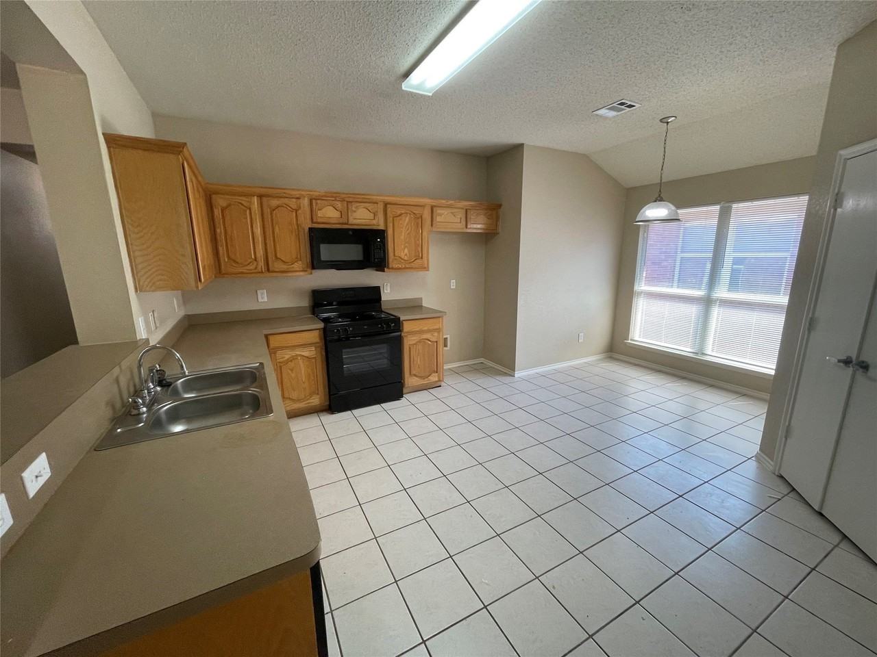 713 Horseshoe Ct - Photo 4 of 10