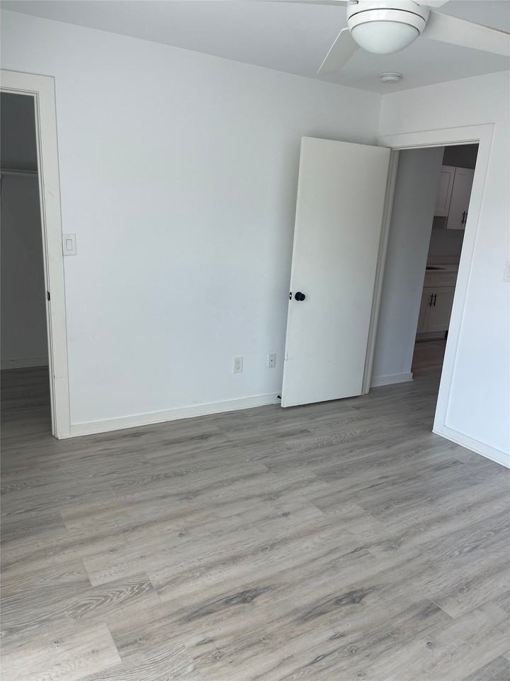 321 E 8th St #218 - Photo 6 of 10