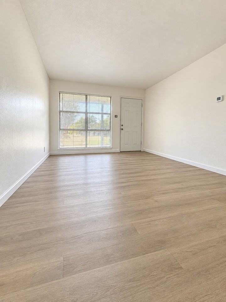 12145 Dandridge Dr - Photo 4 of 13