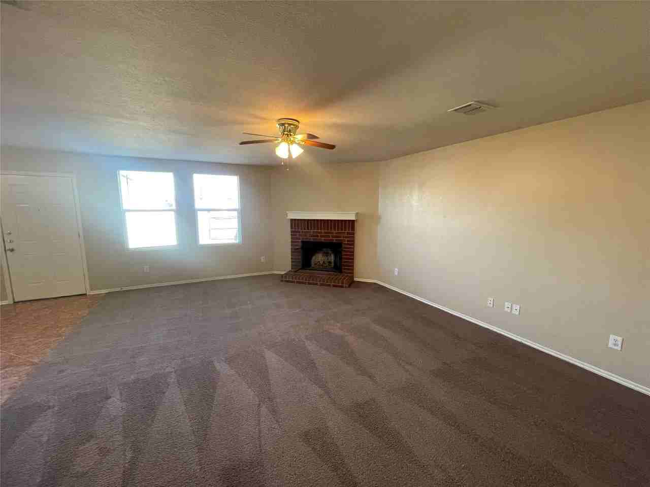 1015 Graystone Dr - Photo 2 of 15