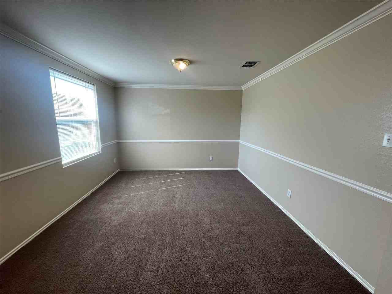 1015 Graystone Dr - Photo 3 of 15
