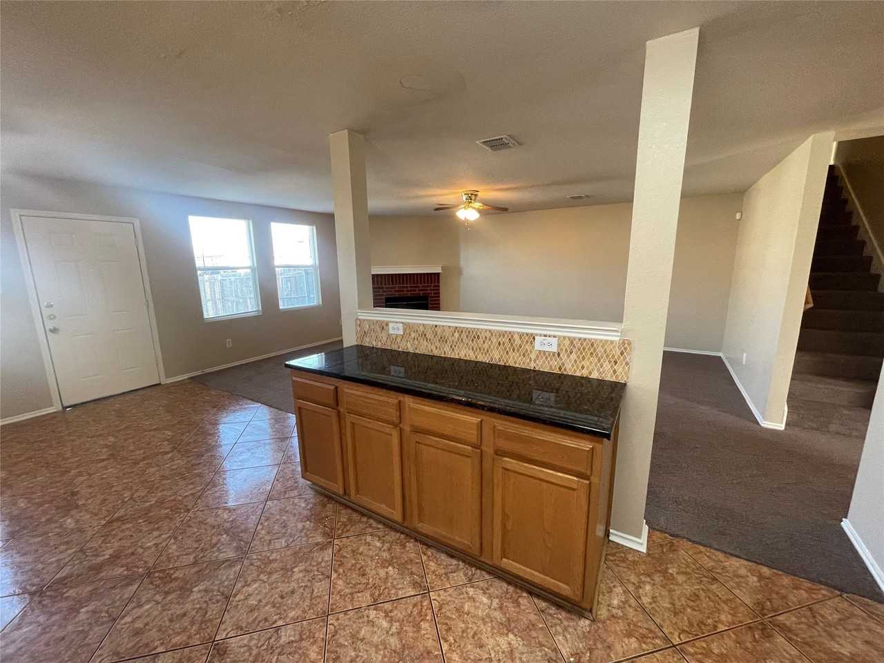 1015 Graystone Dr - Photo 5 of 15
