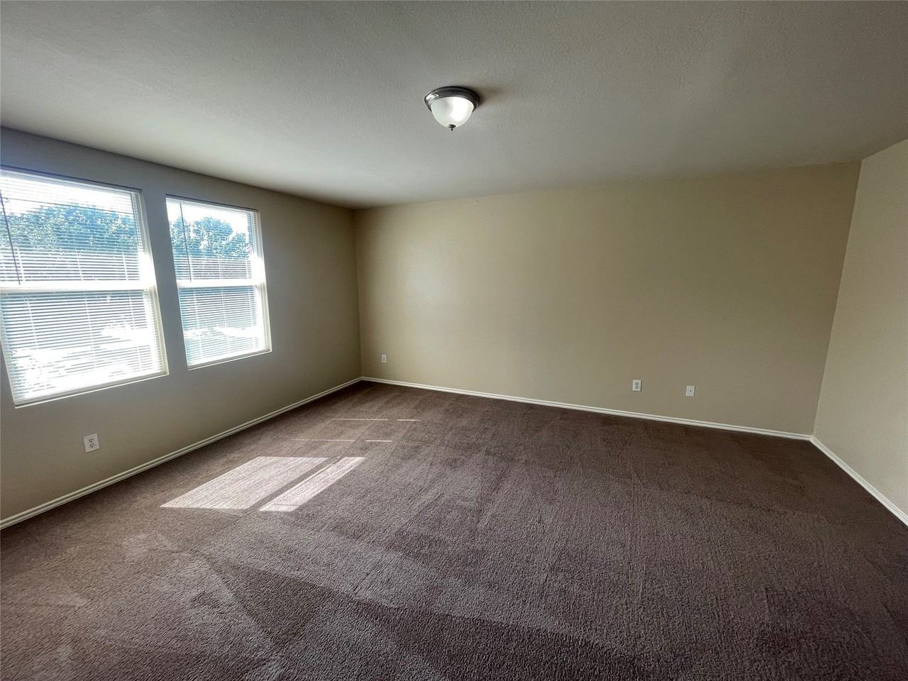 1015 Graystone Dr - Photo 6 of 15