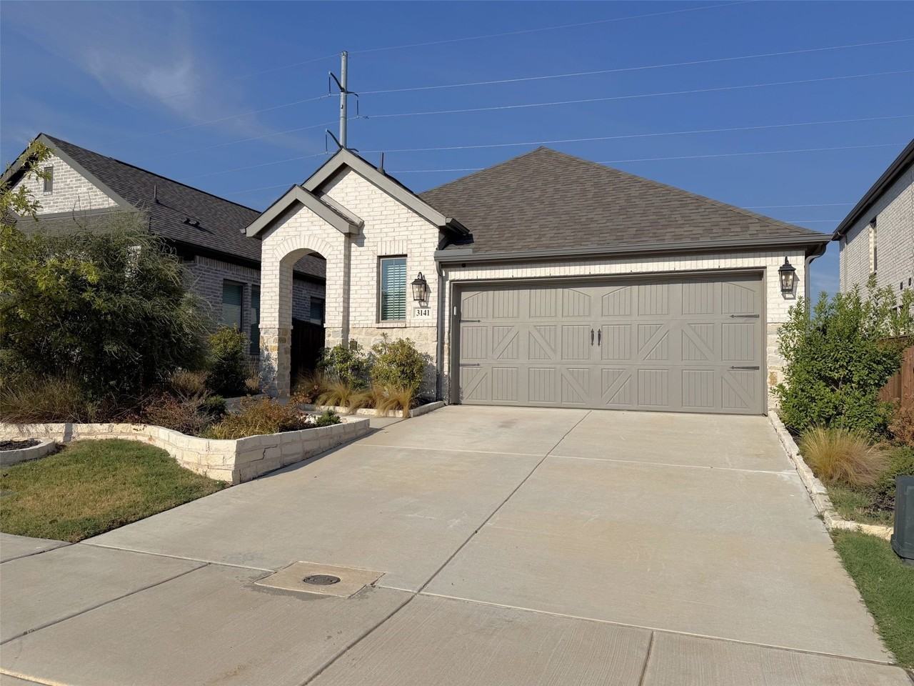 3141 Brazoria Dr - Photo 2 of 32