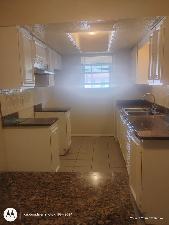 1426 Shorecrest Dr - Photo 2 of 11