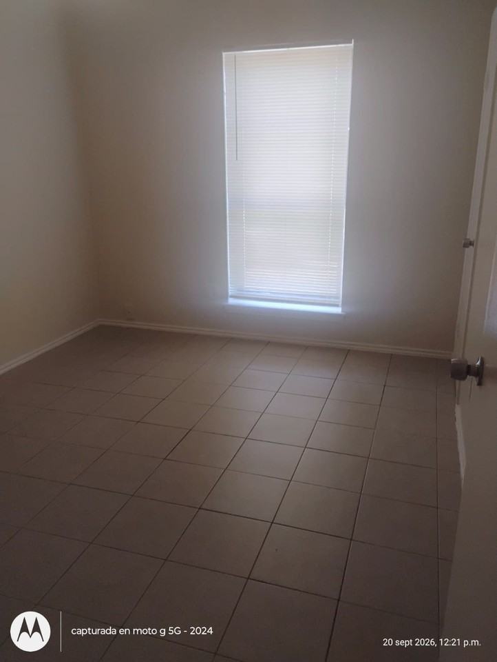 1426 Shorecrest Dr - Photo 4 of 11